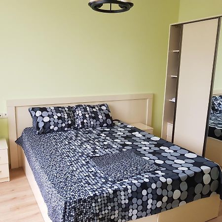 Apartments Cira 01 Батуми Екстериор снимка