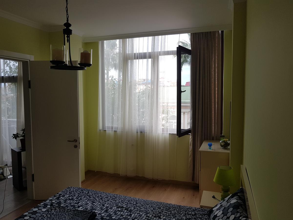 Apartments Cira 01 Батуми Екстериор снимка