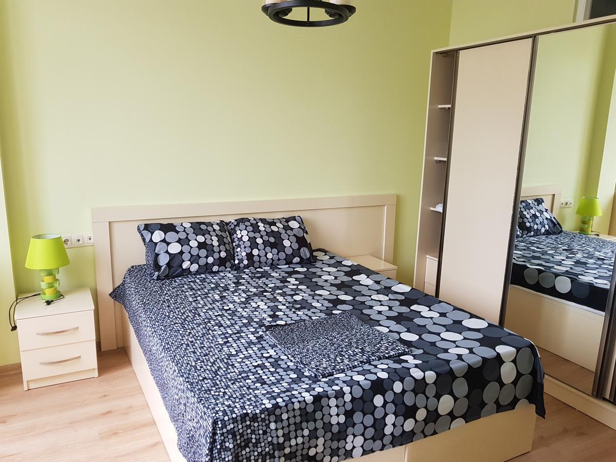 Apartments Cira 01 Батуми Екстериор снимка