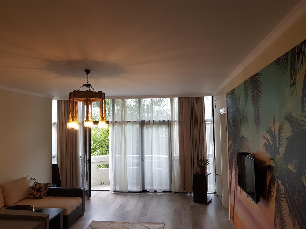 Apartments Cira 01 Батуми Екстериор снимка