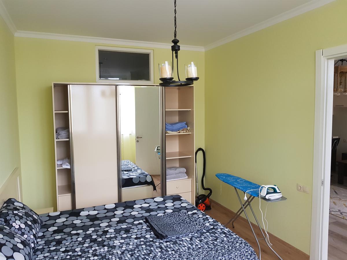 Apartments Cira 01 Батуми Екстериор снимка