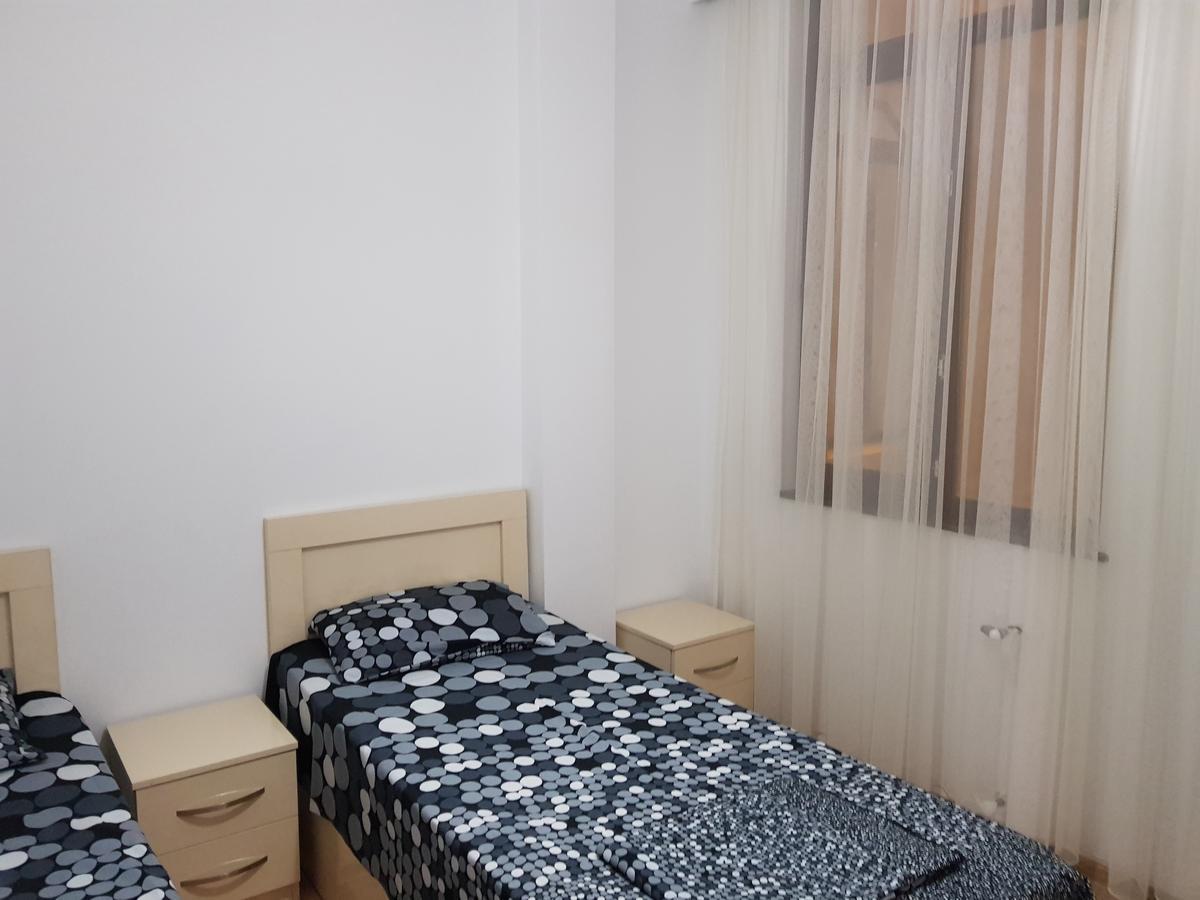 Apartments Cira 01 Батуми Екстериор снимка