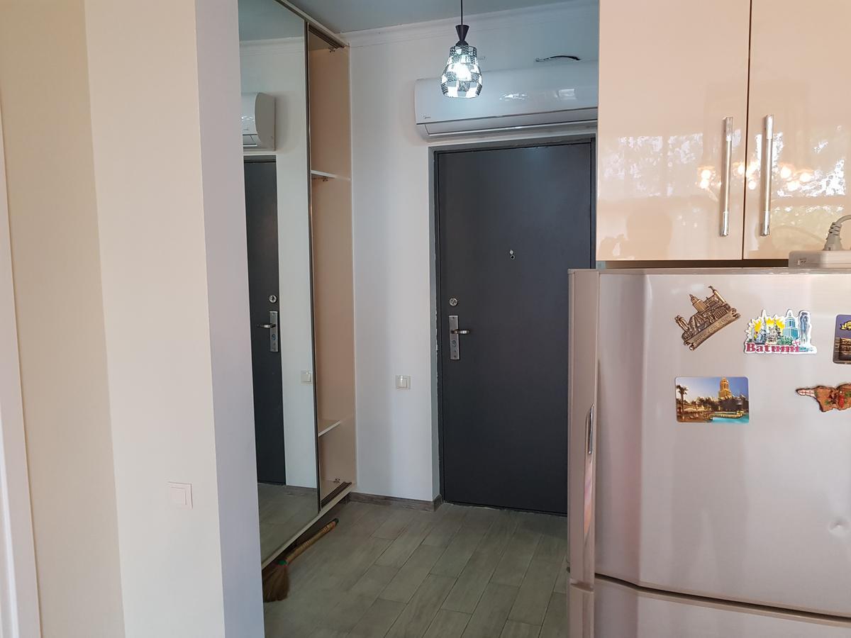 Apartments Cira 01 Батуми Екстериор снимка